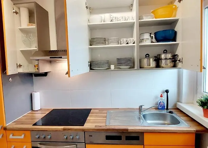 Helles Mit Balkon Am Grossen Garten Nahe Stadtzentrum Lägenhet *