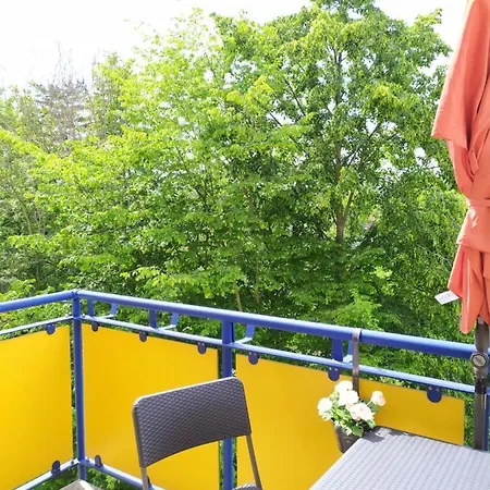 Helles Mit Balkon Am Großen Garten Nahe Stadtzentrum