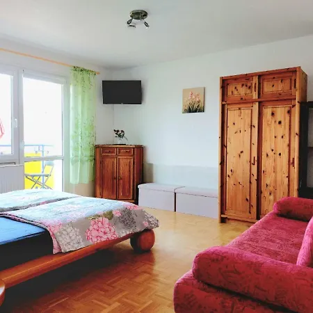 Helles Mit Balkon Am Grossen Garten Nahe Stadtzentrum Dresde