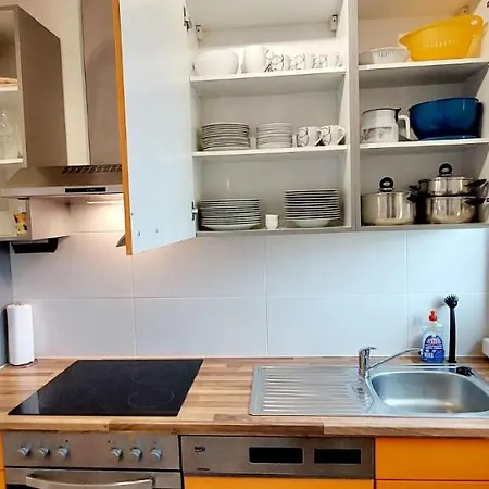 Helles Mit Balkon Am Grossen Garten Nahe Stadtzentrum Апартаменты *