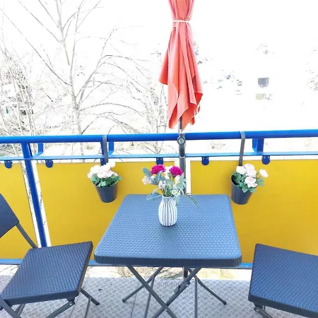 Helles Mit Balkon Am Grossen Garten Nahe Stadtzentrum Lägenhet *