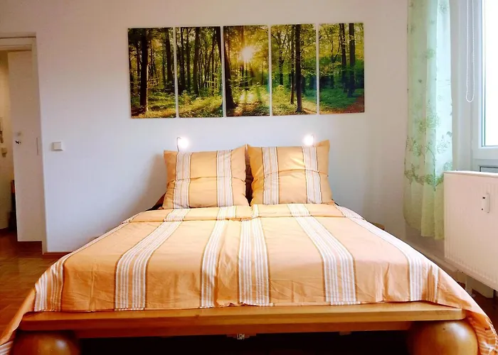 Helles Mit Balkon Am Grossen Garten Nahe Stadtzentrum *