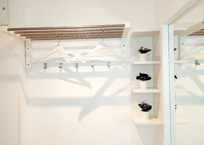 Helles Mit Balkon Am Grossen Garten Nahe Stadtzentrum