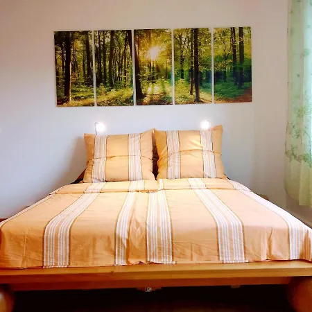 Helles Mit Balkon Am Grossen Garten Nahe Stadtzentrum *