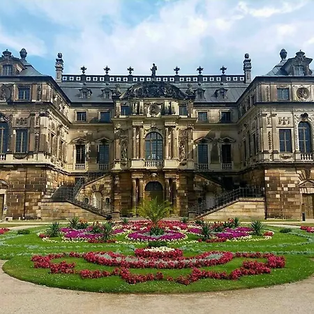 Helles Mit Balkon Am Grossen Garten Nahe Stadtzentrum *