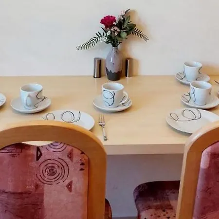 Helles Mit Balkon Am Grossen Garten Nahe Stadtzentrum Apartment
