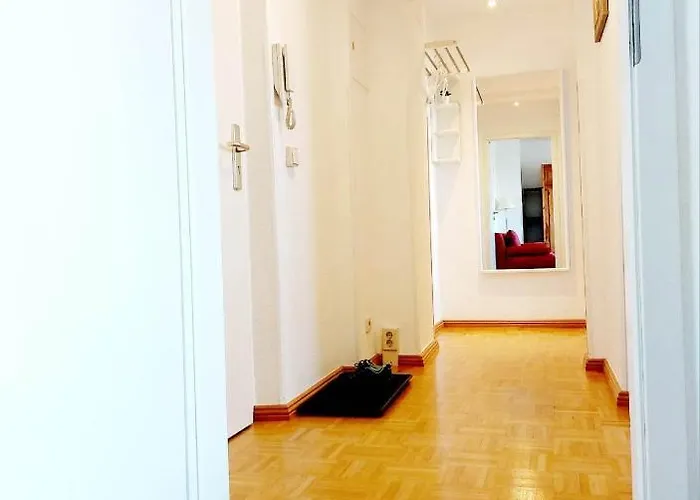 Helles Mit Balkon Am Grossen Garten Nahe Stadtzentrum شقة